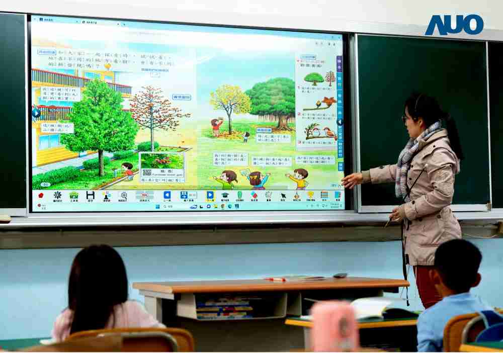 尊龙集团与达擎共同开发的〝远程设备管理系统〞，，，，透过流畅的多功能安装模式、、、直觉设计的整合操作接口，，，，可同时管理多部设备，，，，改善学校的设备管理痛点