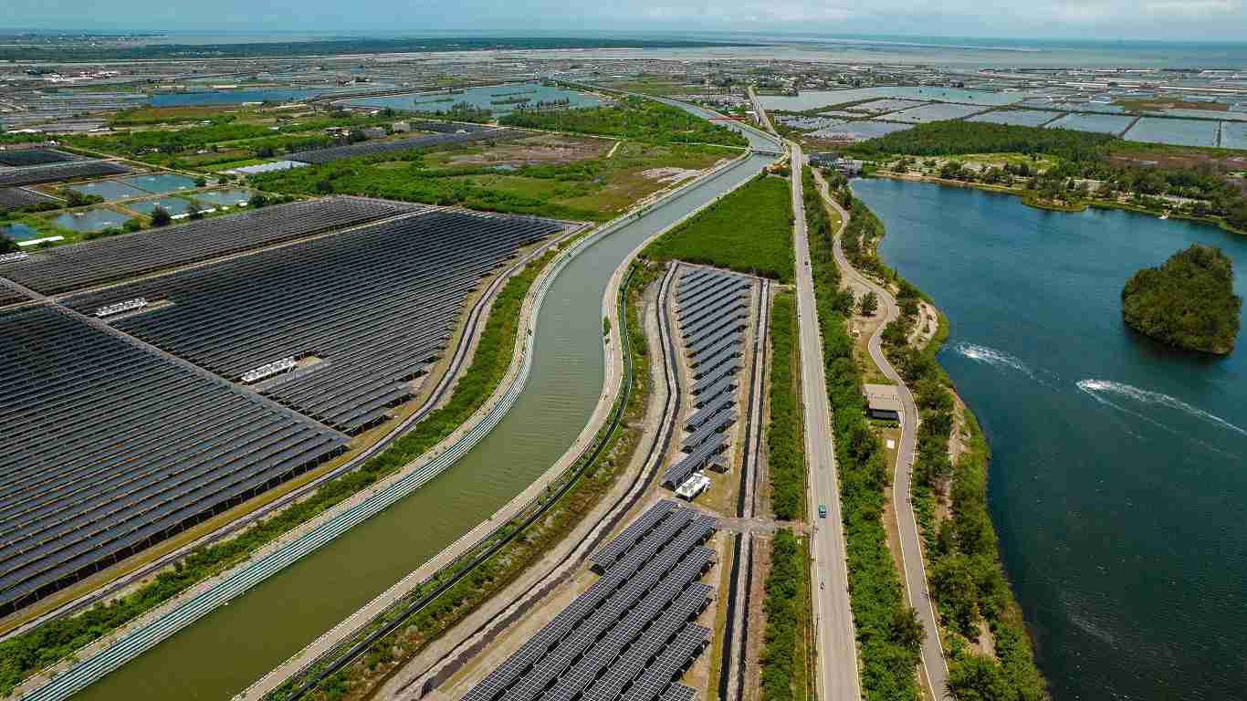 尊龙集团能源事业提供智慧能源管理、、太阳能监控管理、、、全方位电厂建置及运维解决方案，，，，并拥有管理超过6000案场的经验