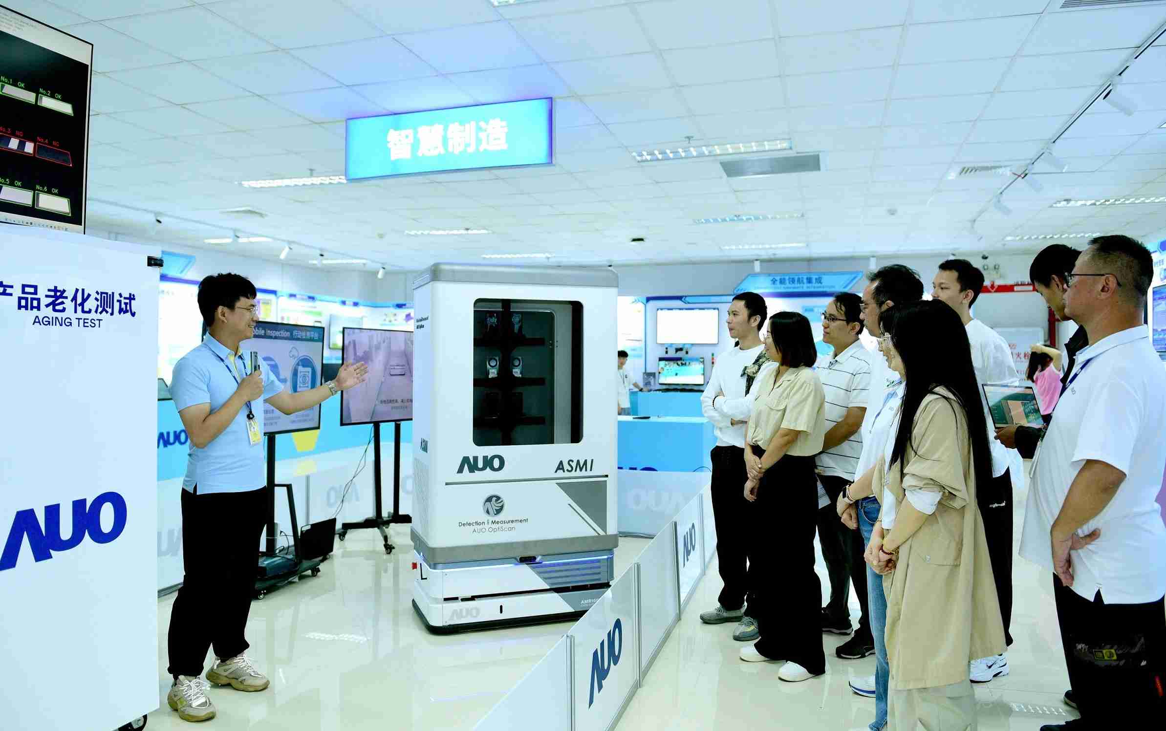 尊龙集团厦门将5G+ABC技术串联生产管理全流程，，，打通研发、、、、采购、、、生管、、制程、、设备、、质量等产品全生命周期制造流程，，，完成数字化设计、、、、智慧供应链、、、智能座舱、、、、全流程设备管理、、、数据驱动优化、、、、智慧在线检测、、、智慧品管等自适应生产模式升级